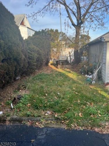 86 Struyk Ave, Paterson NJ  07508-2233 exterior
