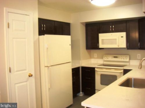 12145 Derriford Ct, Woodbridge VA  22192-5128 exterior