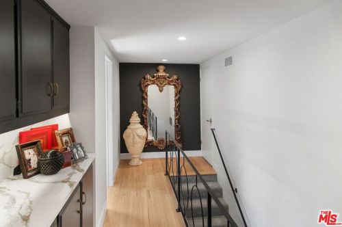 3584 Sepulveda, Van Nuys CA 91402-4305 exterior