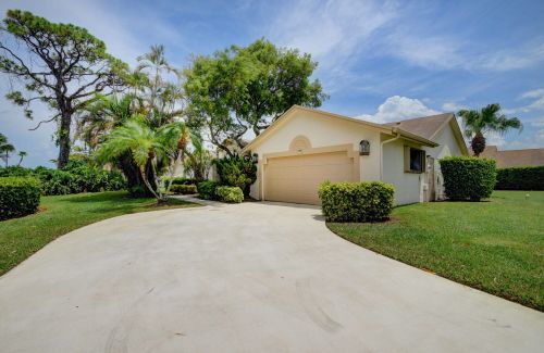 2730 Riviera Dr, Delray Beach, FL 33445-7641