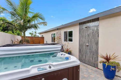 2875 Lloyd St, San Diego CA 92117-6031 exterior