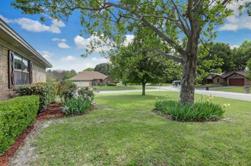 1020 Calloway Dr, Hurst TX  76053-6306 exterior
