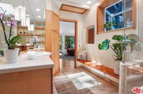 204 Topanga Canyon Blvd, Topanga CA  90290-3837 exterior