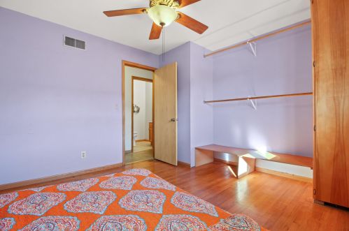 5515 Honey Crk Dr, Milwaukee WI 53221-4012 exterior