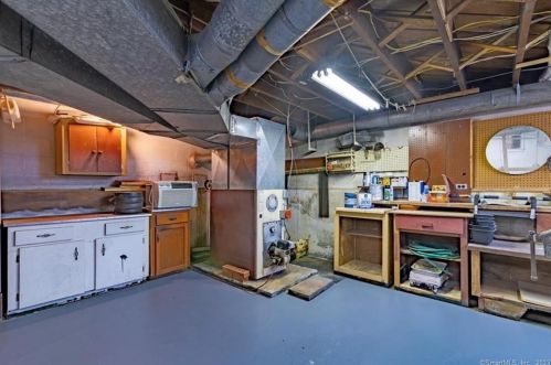 18 Phillips St, United States Coast Guard Ac CT  06320-2619 exterior