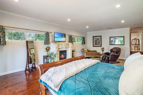 4226 Sepulveda, Van Nuys CA 91402-4305 exterior