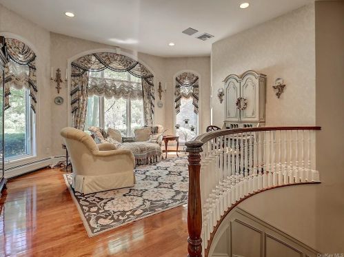 63 Salierno Rd, Tuxedo Park NY  10987-4712 exterior