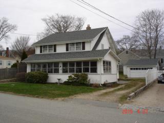 11 Nehantic Dr, Niantic CT  06357-3410 exterior