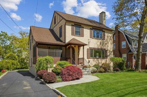 90 Ogden Ave, White Plains, NY 10605-3208