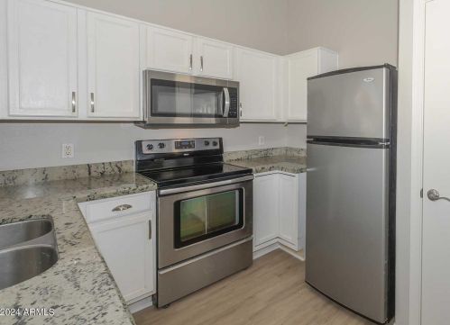 6620 Whispering Wind Dr, Glendale AZ  85310-3465 exterior