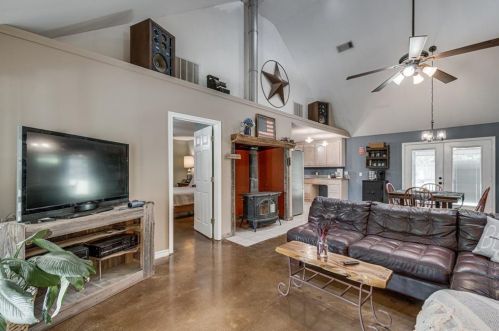 1511 Walnut Grv Rd, Midlothian TX  76065-4749 exterior