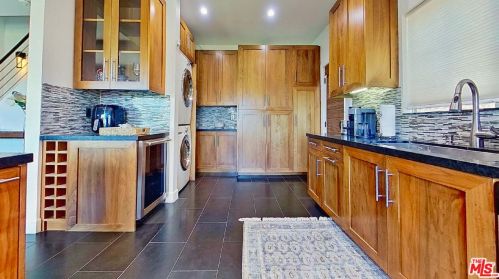 11264 Sunshine Ter, North Hollywood CA  91604-3124 exterior
