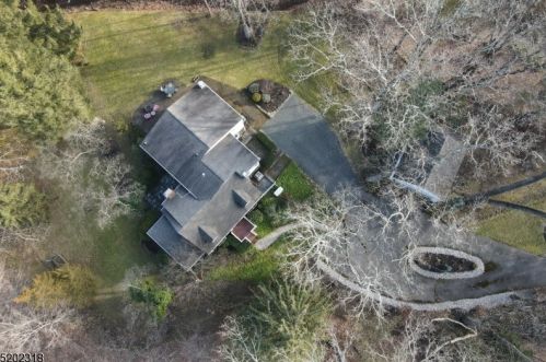 42 King George Rd, Warren NJ  07059-7045 exterior