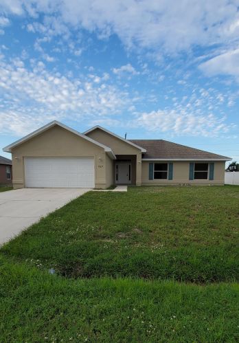 737 Jordin Ave, Fort Pierce, FL 34953-6429