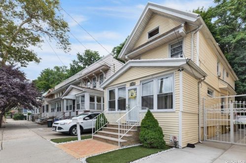 8571 98th St, Jamaica, NY 11421-1731