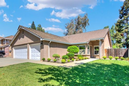 537 Stanford St, Vacaville CA  95687-4609 exterior