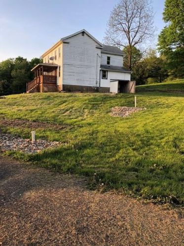 194 Pleasant Hill Rd, Hookstown, PA 15050-1553