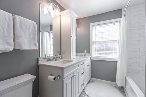 8605 Ravenswood Cir, Milwaukee WI 53226-4657 exterior