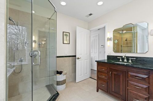 86 Crosswinds Dr, Groton CT  06340-4870 exterior