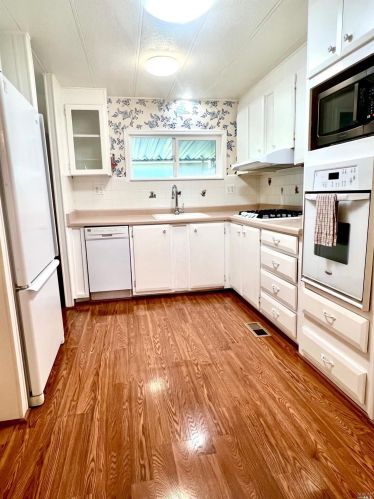 41 Westgate Cir, Santa Rosa CA  95401-9013 exterior