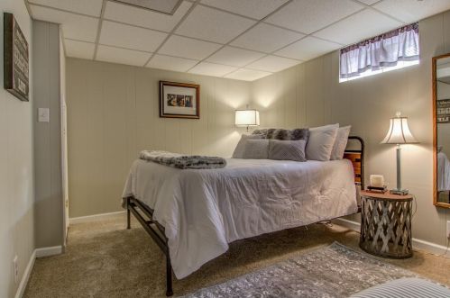 8250 Jackson Ave, Hammond IN  46321-1633 exterior