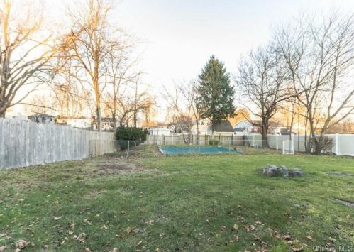 9 Essex Rd, Fishkill NY  12524-1411 exterior