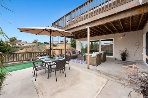 2114 Caddington Dr, Palos Verdes Estates CA  90275-2015 exterior