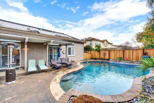 585 Topeka Ln, Vacaville CA 95687-4353 exterior