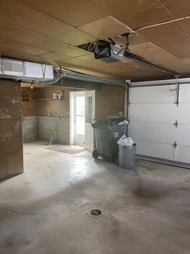 1403 Crestview Dr, Somerset PA  15501-2749 exterior