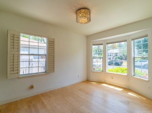 17935 Rosita St, Van Nuys CA 91316-4217 exterior