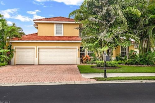5005 Old Pond Dr, Naples, FL 34104-6663
