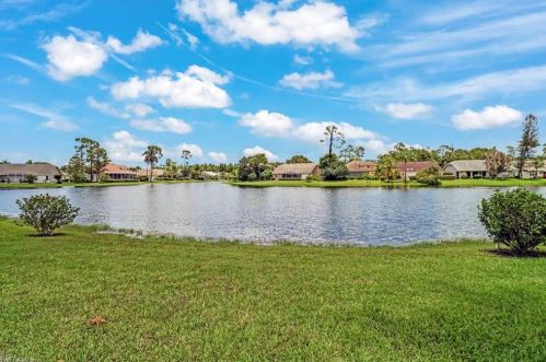 2126 Crown Pointe Blvd, Naples, FL 34112-3676