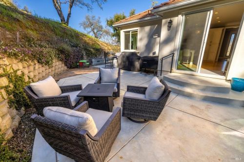 2054 Zinfandel Ct, Vacaville CA  95688-2829 exterior