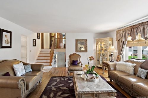 670 Secor Rd, Hartsdale NY  10530-1360 exterior