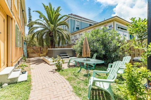 1701 21st St, Galveston TX 77550-4606 exterior