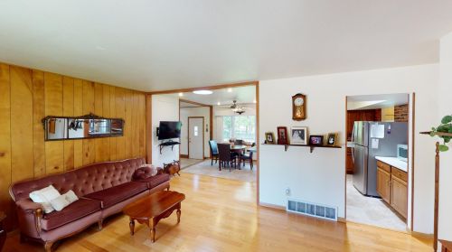 17238 Lake Ct, Centerville, WI 54630-7218