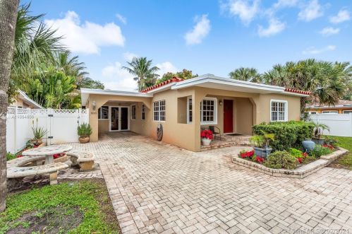 810 6th Ave, Dania Beach, FL 33004-2304
