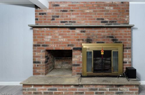 16 Crestview Dr, Uncasville CT  06382-1206 exterior