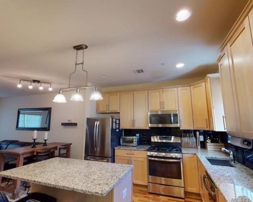 30 Barley Ln, Canaan Lake, NY 11772-4177