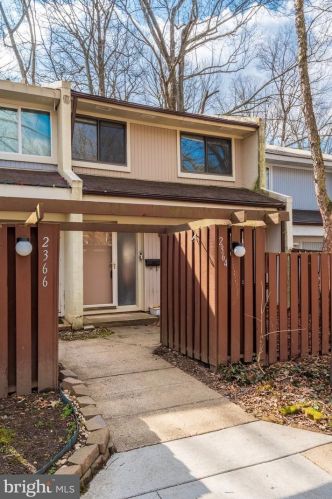 2364 Southgate Sq, Herndon, VA 20191-1237