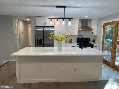 12822 Framingham Ct, Herndon VA  20171-2619 exterior