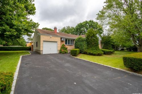 127 Arbour St, West Islip, NY 11795-1045