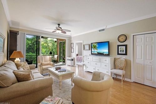 10021 Heather Ln, Naples, FL 34119-8862