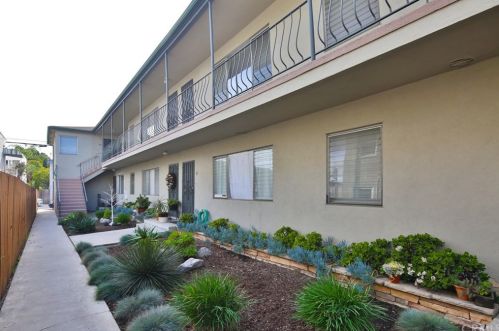 3024 3rd St, Long Beach, CA 90814-6449