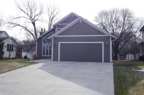 4820 Erickson Dr, Minneapolis, MN 55428-4449