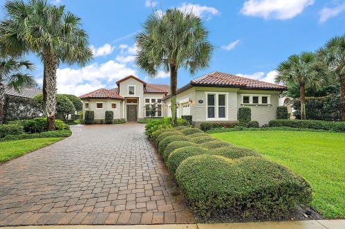 9821 Santa Clara Ct, Howey In The Hills, FL 34737-5004