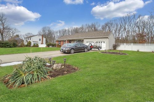 15 Kim Pl, San Remo, NY 11754-5025