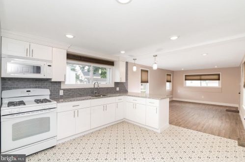 806 Pitman Ave, West Deptford NJ  08063-1324 exterior