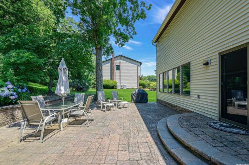 80 Stonehurst Ln, Huntington Station, NY 11746-7934