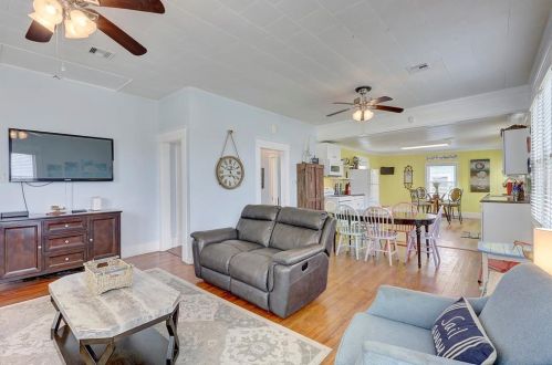 2211 28th St, Galveston TX  77550-7706 exterior